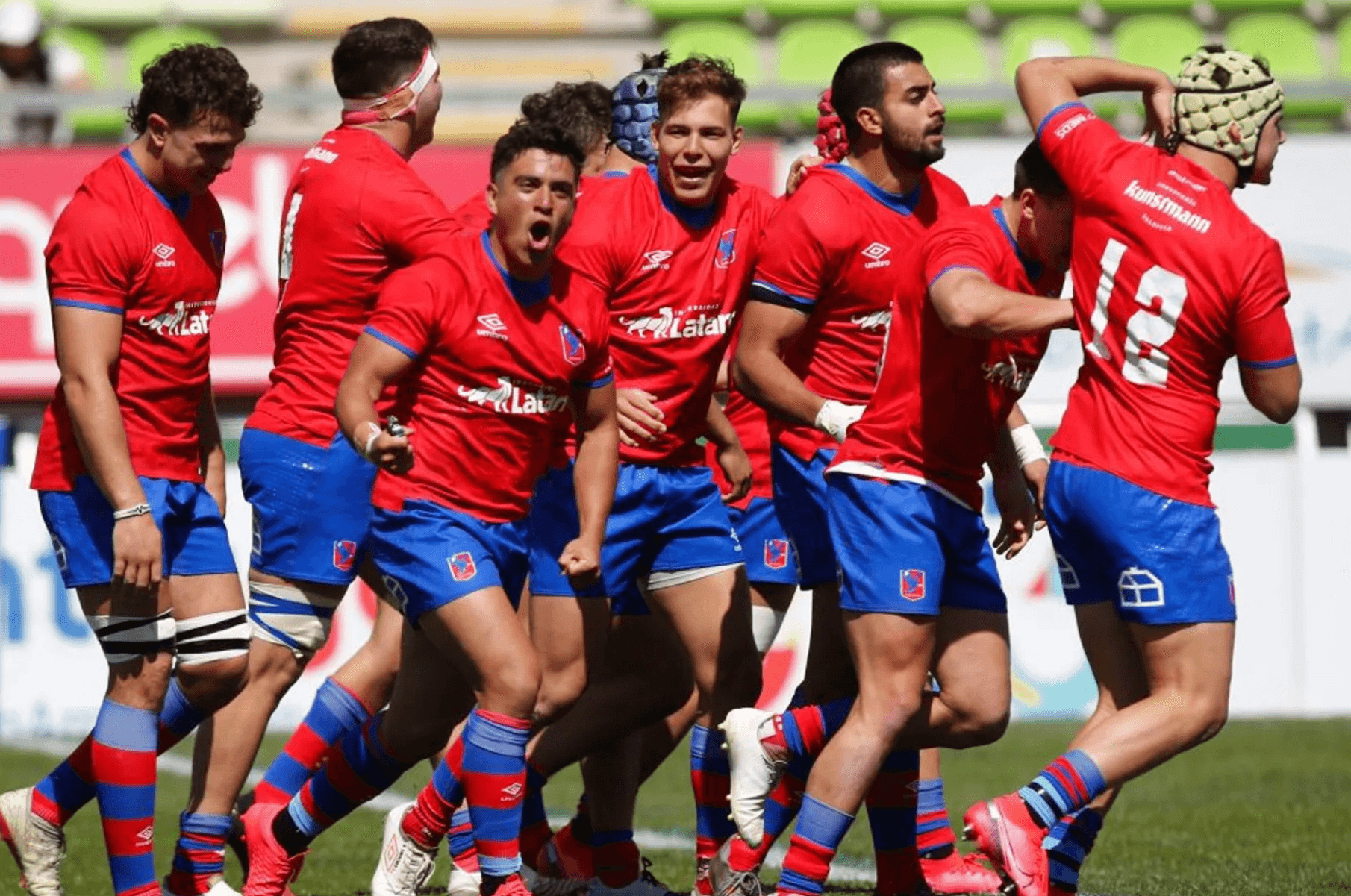 Seleccion chilena de rugby celebrando